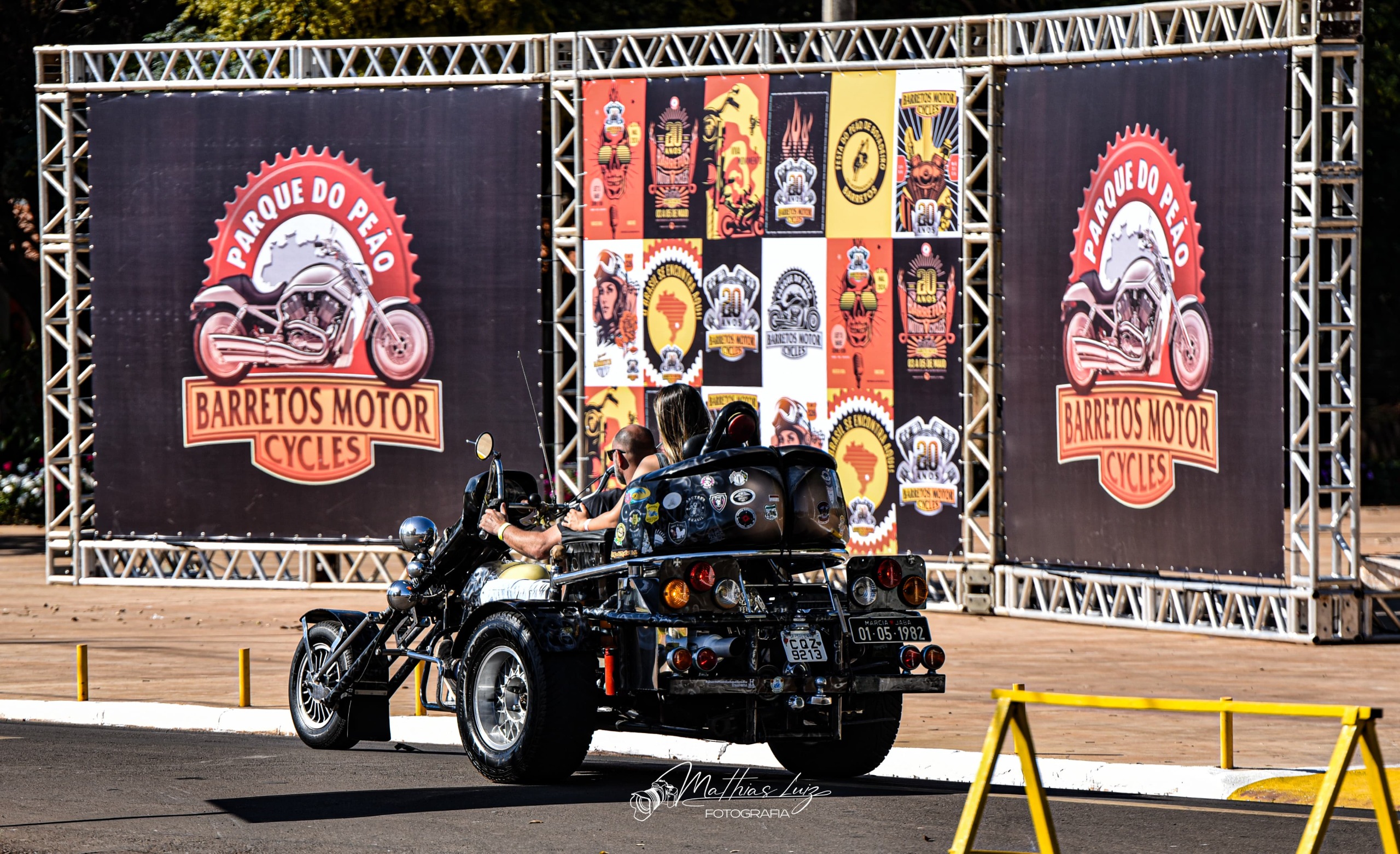 Equipes de acrobacias agitam o primeiro dia do Barretos Motorcycles