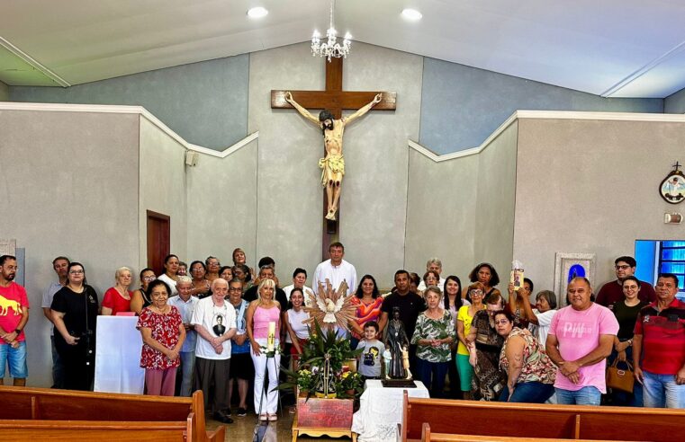 Paróquia Santo Antônio recebe imagens do Divino Espírito Santo e Nossa Senhora