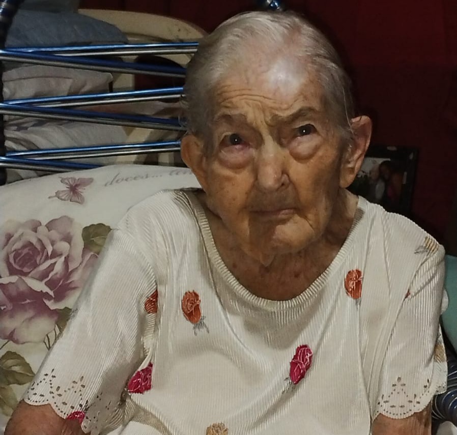 Família festeja 100 anos da idosa Rosa Cruz
