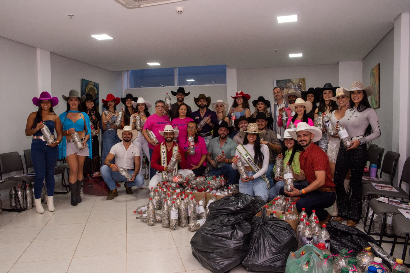 AVCC recebe mais de 600 quilos de lacres de alumínio doados por concurso de beleza