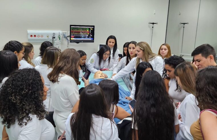 Alunos de Biomedicina do UNIFEB encerram semestre com visita técnica nos laboratórios da FACISB