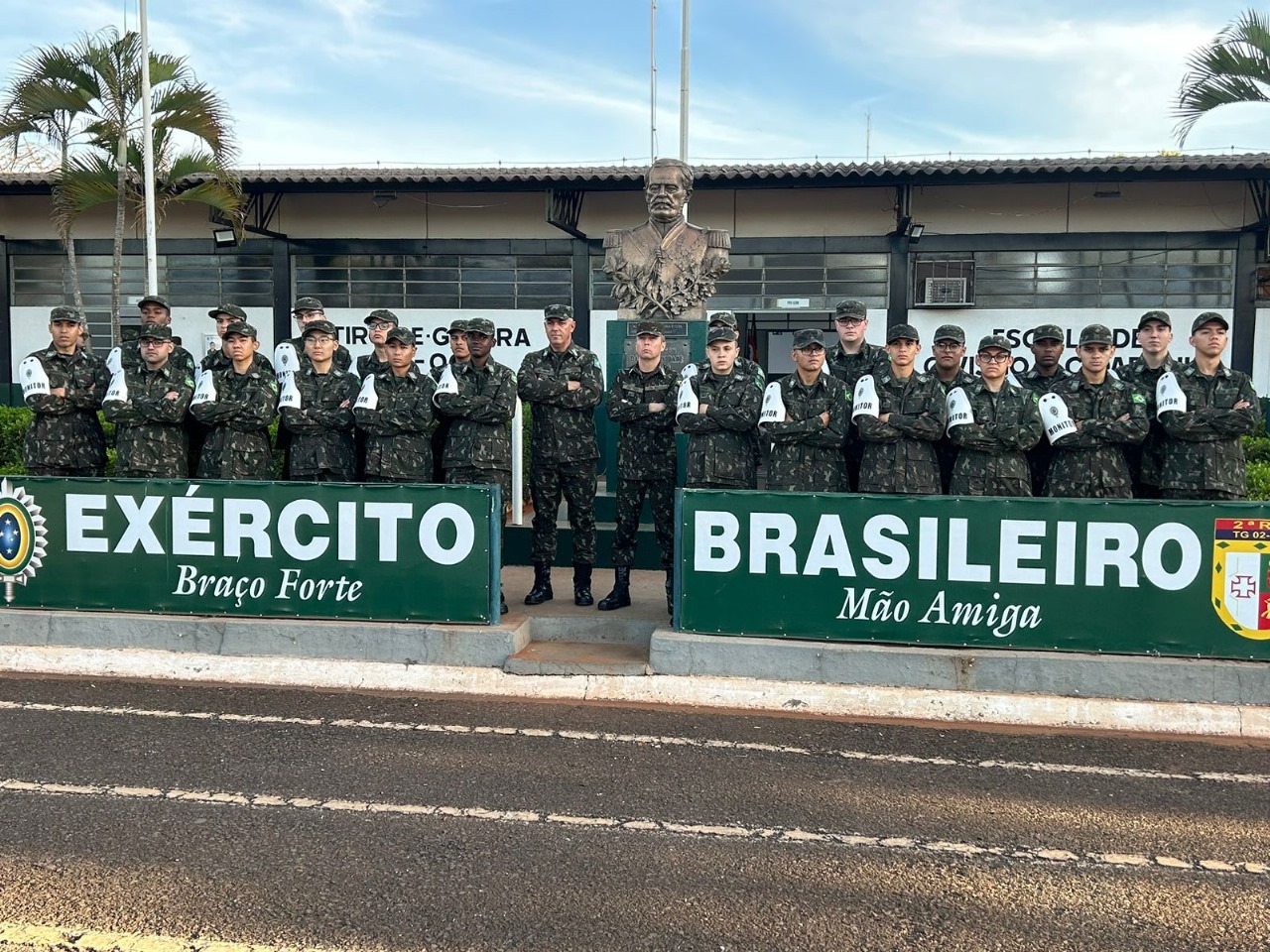 Jovens atiradores realizam curso de Cabos no TG