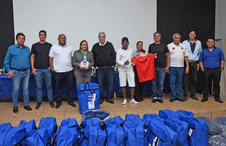 Prefeitura de Barretos entrega materiais esportivos para equipes do Campeonato Varzeano 2024