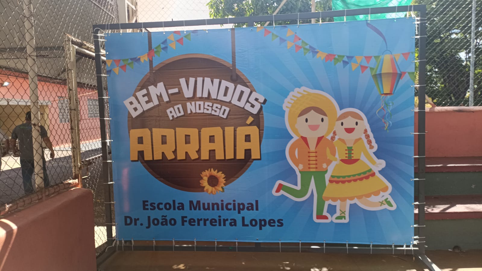 Escola promove festa junina