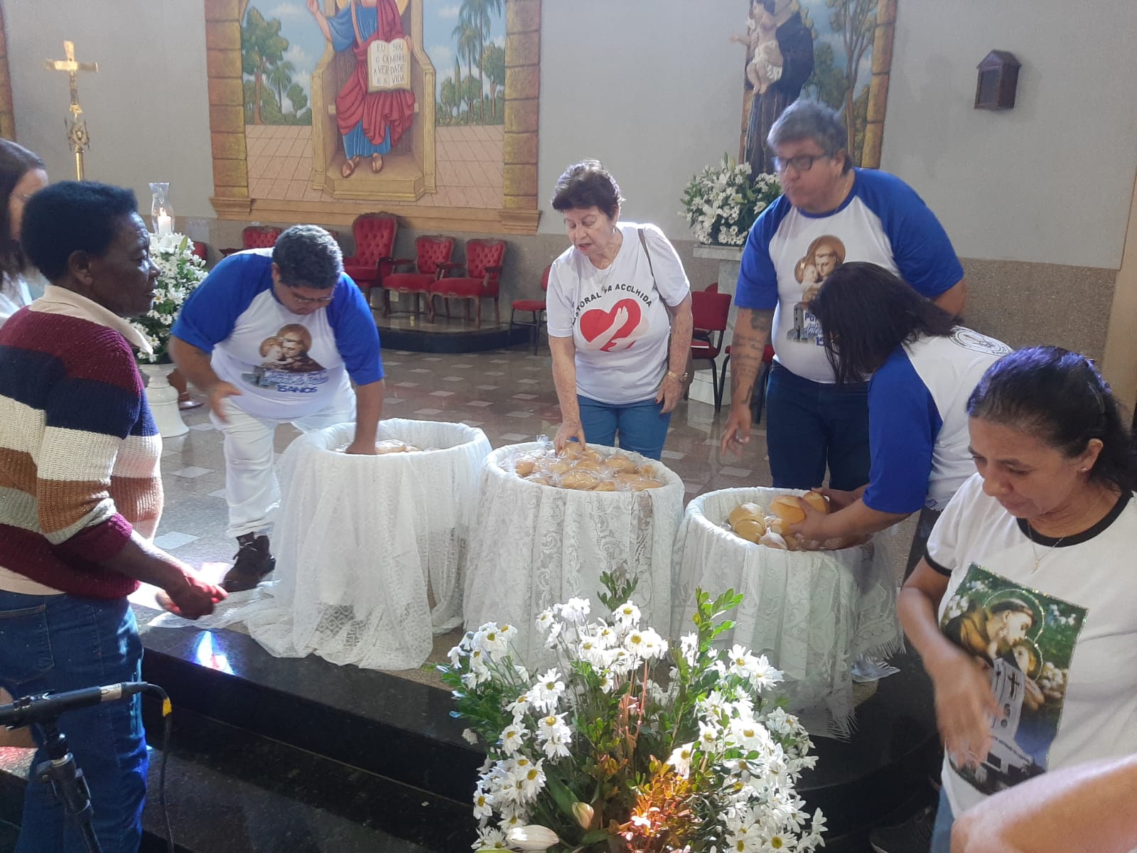 Dia de Santo Antônio é celebrado com missas e benção dos pães