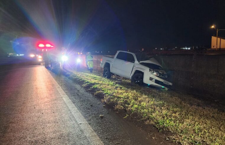 Motorista de caminhonete fica ferido após colisão na Faria Lima