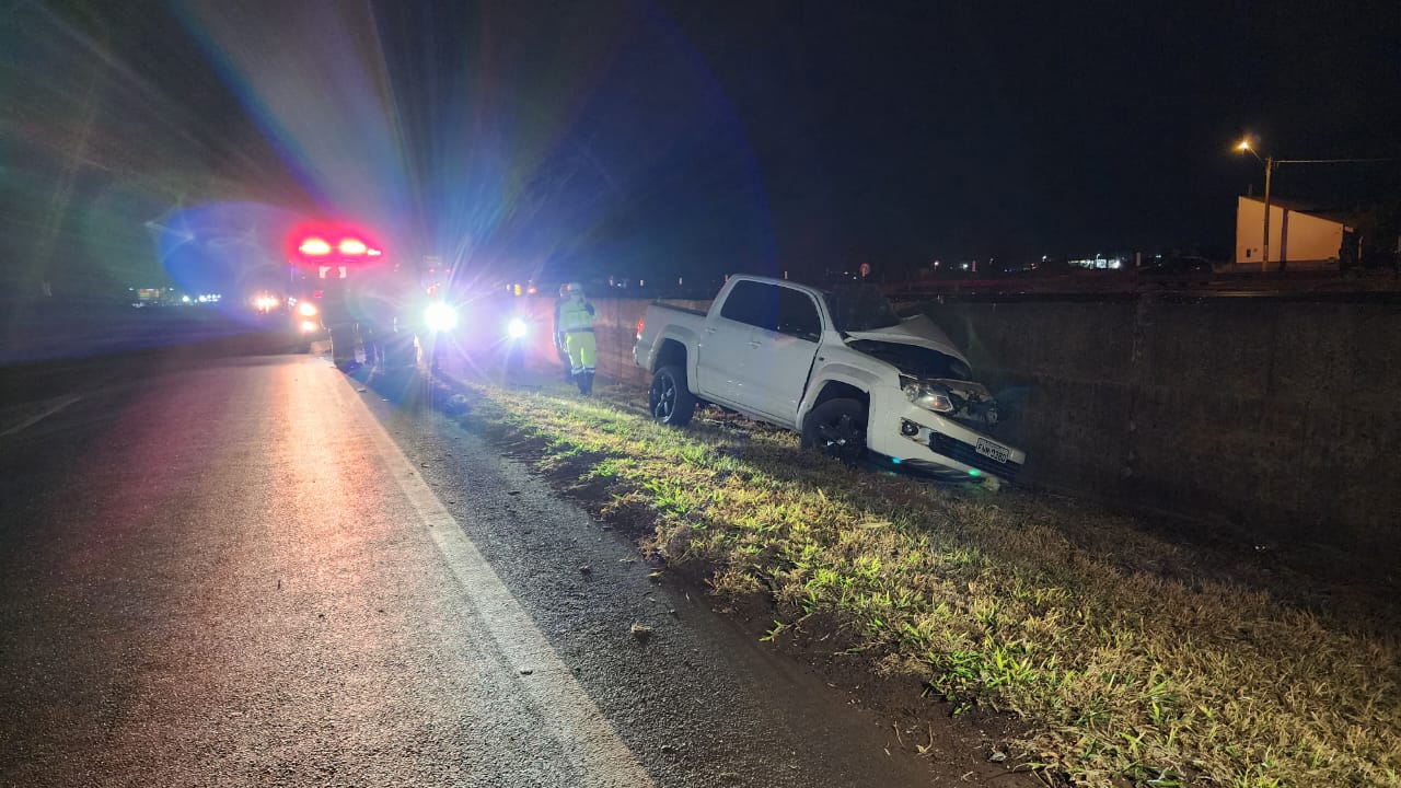 Motorista de caminhonete fica ferido após colisão na Faria Lima