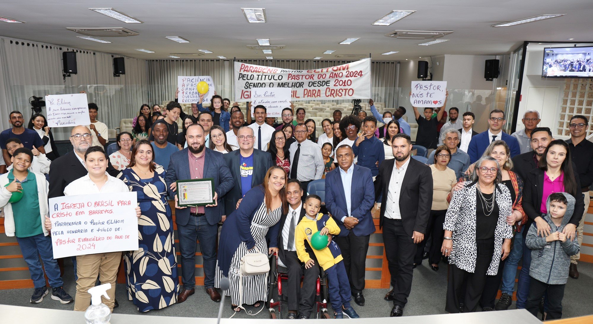 Elitom Carlos da Silva recebe Diploma Pastor Evangélico do Ano 2024