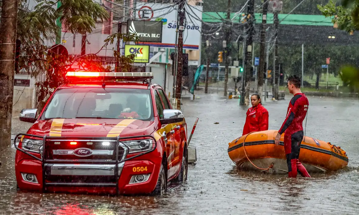 Número de mortes em desastre climático no RS sobe para 171