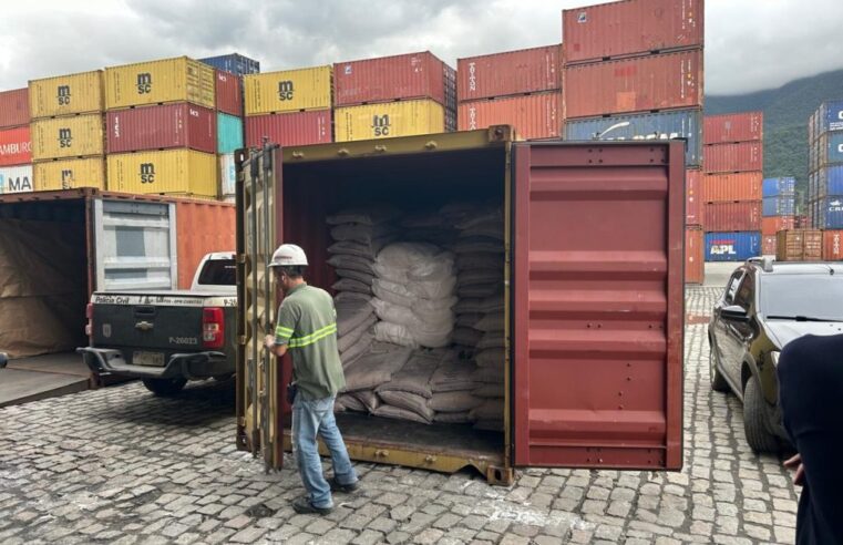 Polícia encontra meia tonelada de cocaína em contêiner de açúcar no litoral de SP