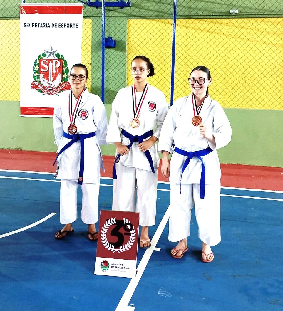 Barretenses conquistam bronze no karate em Sertãozinho