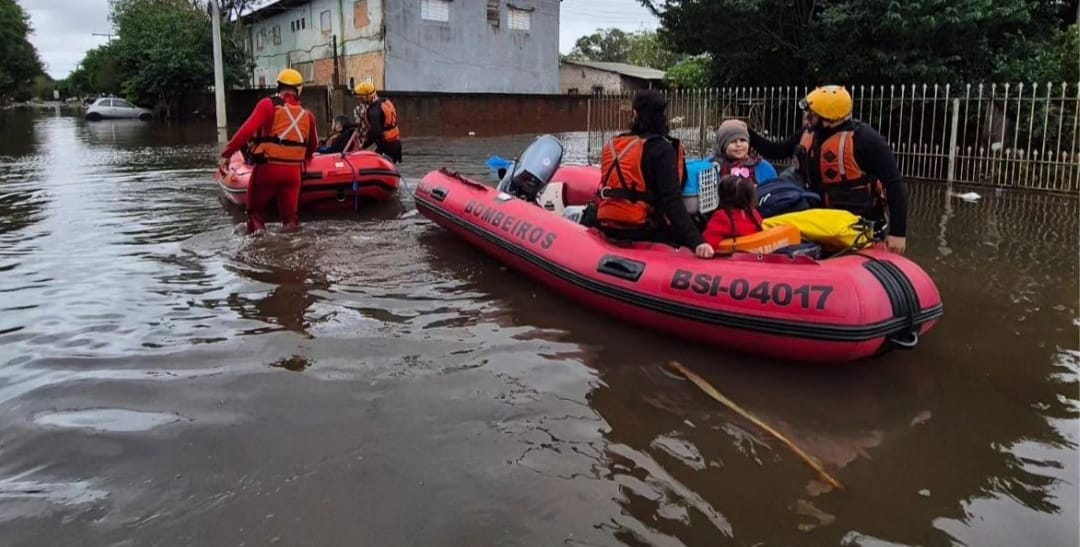 Corpo de Bombeiros de SP encerra missão no RS com mais de 1,3 mil resgates