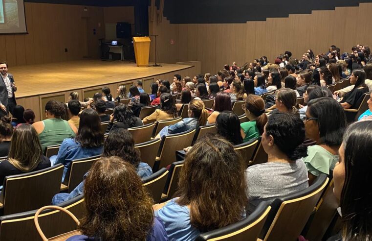 Mais de 700 professores da rede pública na palestra do Instituto Cultural do HA