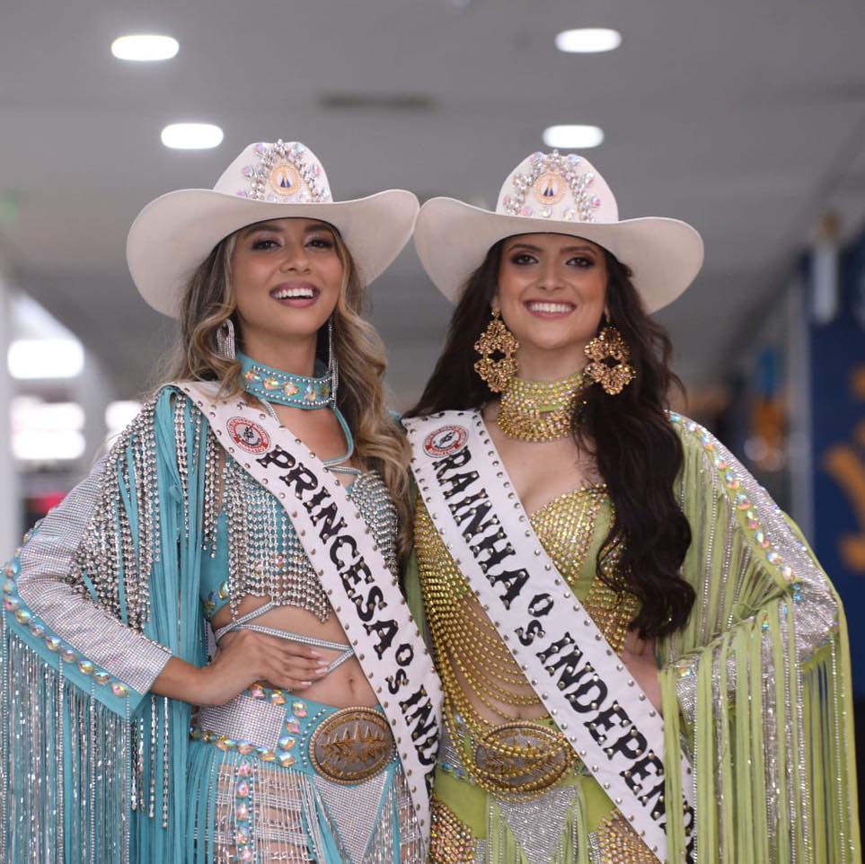 Alunas do UNIFEB conquistam títulos de Rainha e Princesa da Festa do Peão de Barretos