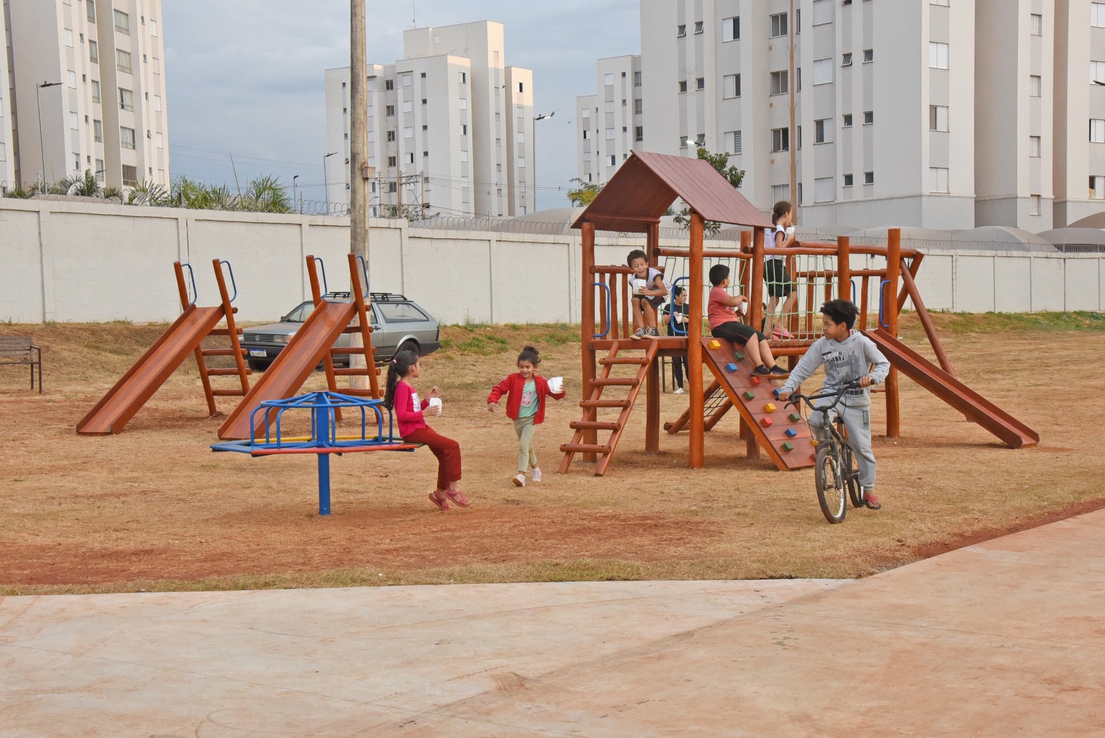 Parque Ecológico Enéas Carneiro é revitalizado e população comemora melhorias no espaço de lazer