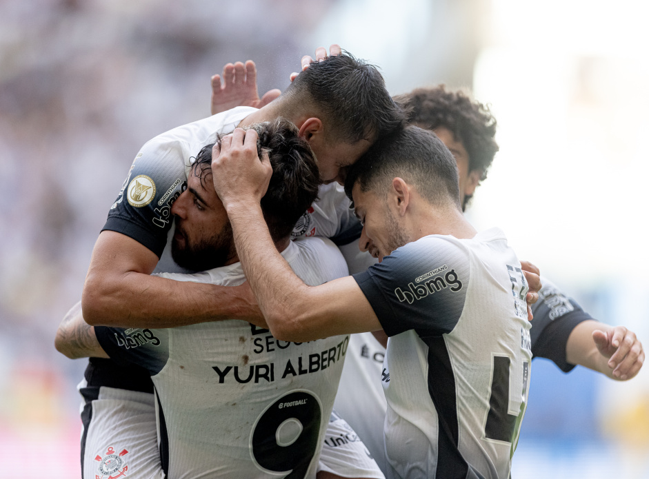 Corinthians volta a vencer e sai da zona de rebaixamento