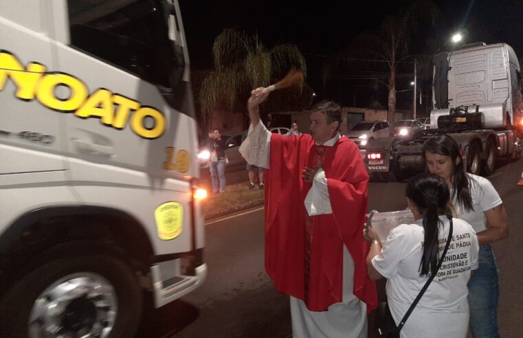 Centenas de veículos participam da carreata de São Cristóvão