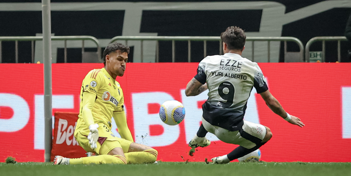 Corinthians e Red Bull Bragantino são superados por Atlético-MG e Fluminense