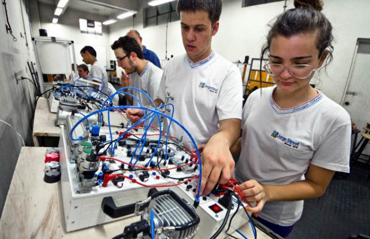 SP vai contratar até 3 mil profissionais em escolas técnicas; veja como participar