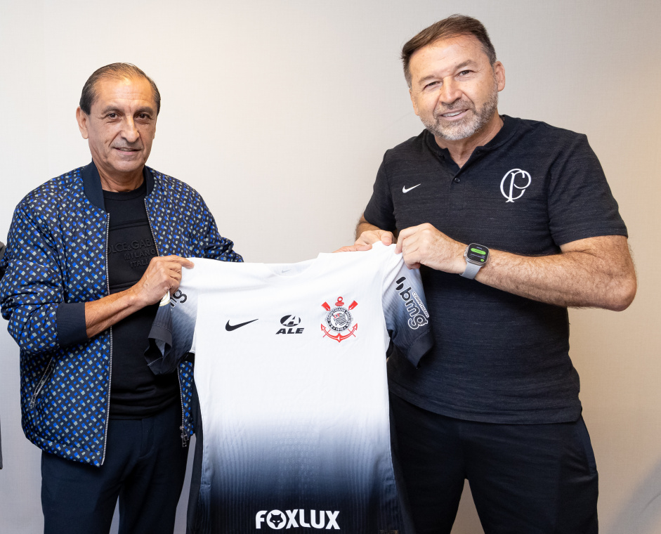 Corinthians anuncia Ramón Díaz como novo treinador