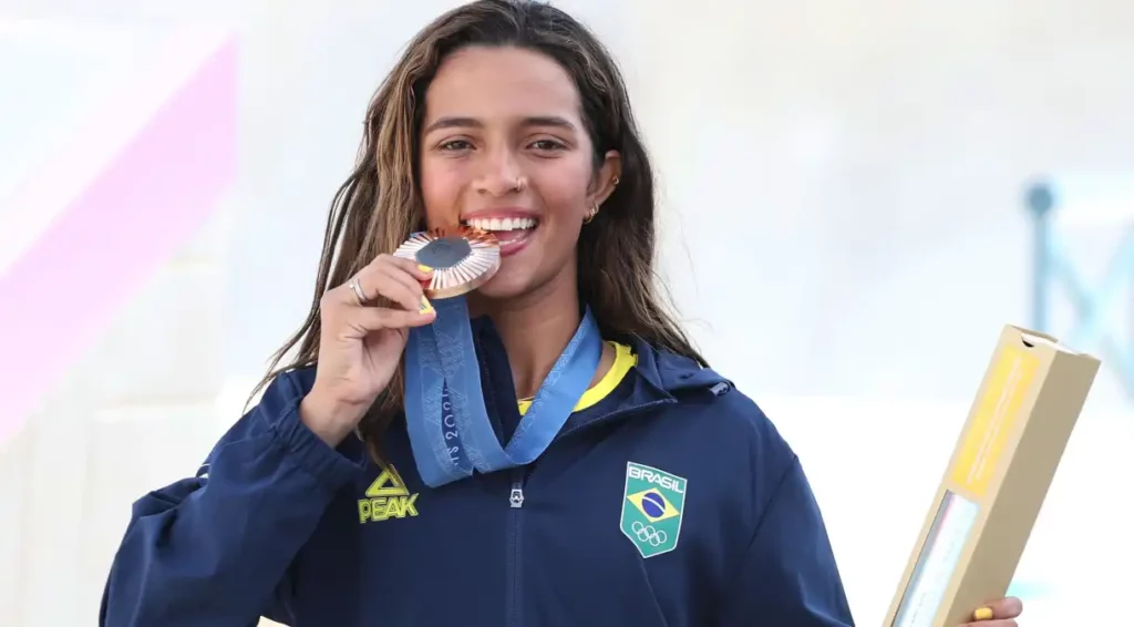 Rayssa Leal conquista medalha de bronze no skate street feminino