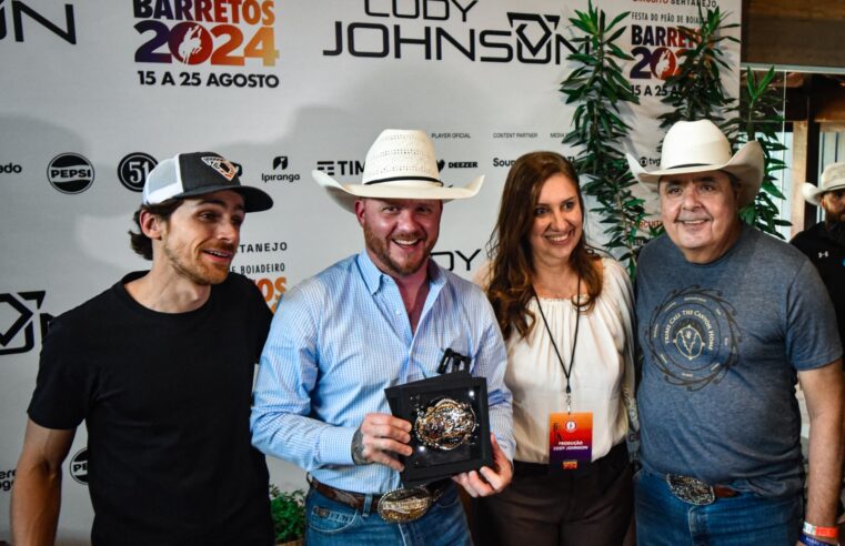 “Vai ser uma atmosfera incrível cantar nesse estádio lotado”, diz Cody Johnson