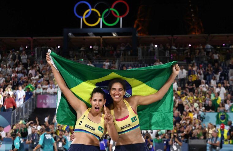 Duda e Ana Patrícia conquistam o ouro no vôlei de praia em Paris 2024