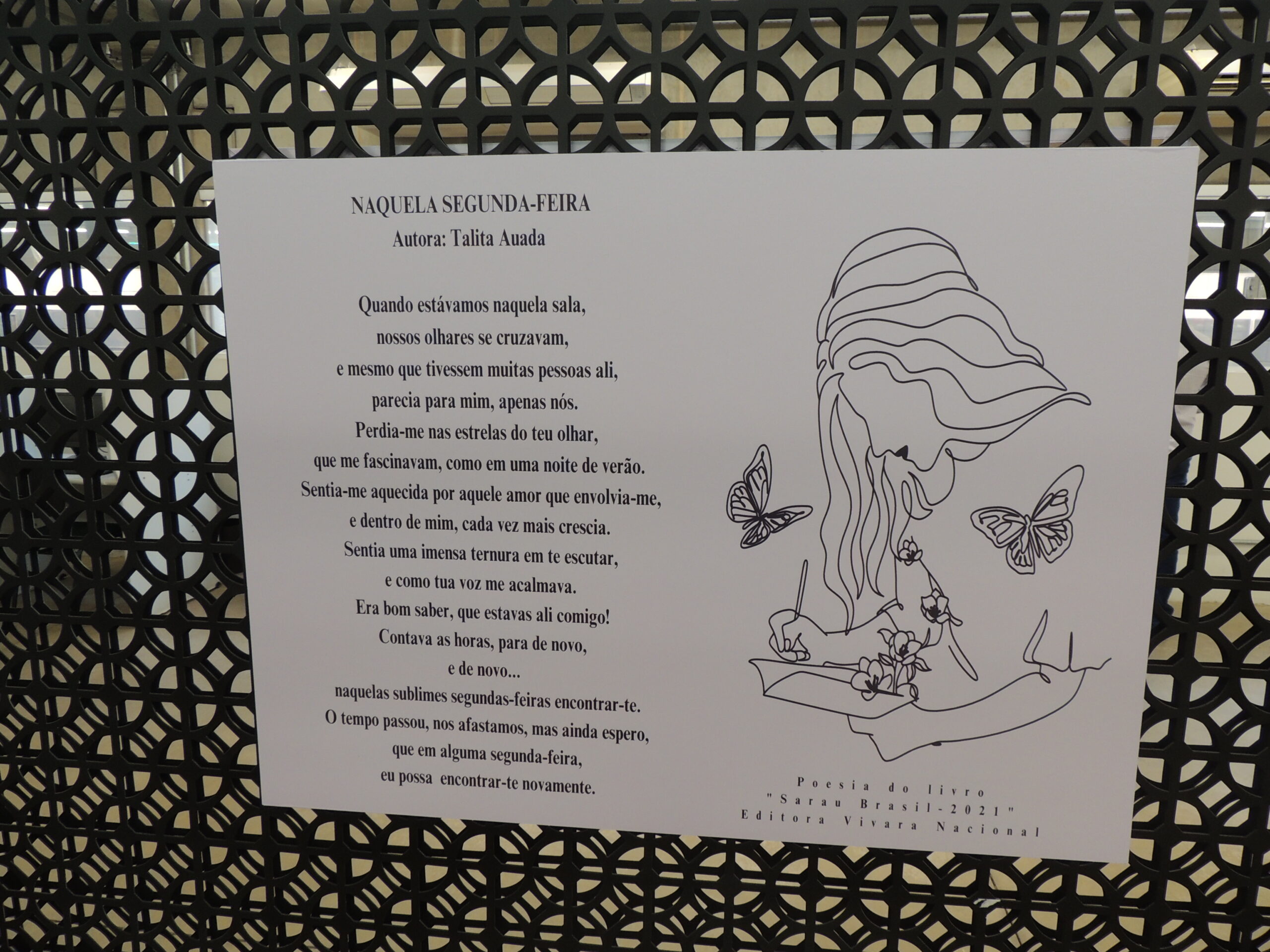 Aluna de Odontologia do UNIFEB apresenta exposição de poesias na Biblioteca