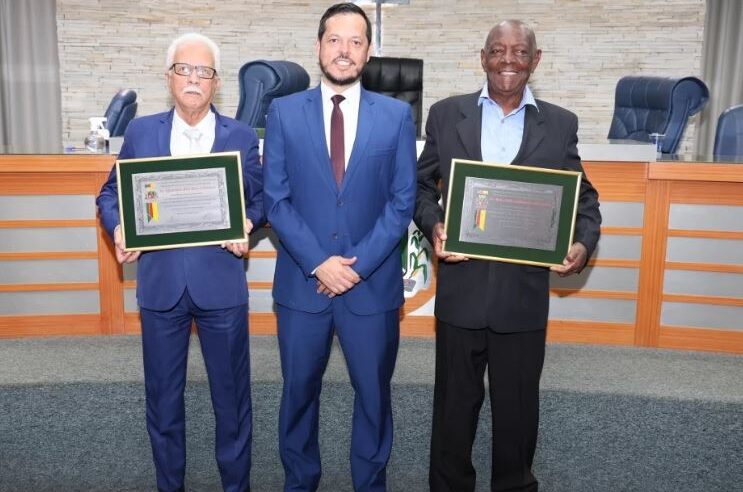 Quirino dos Reis Silveira e Benedito Godêncio de Faria recebem Títulos de Cidadania Barretense