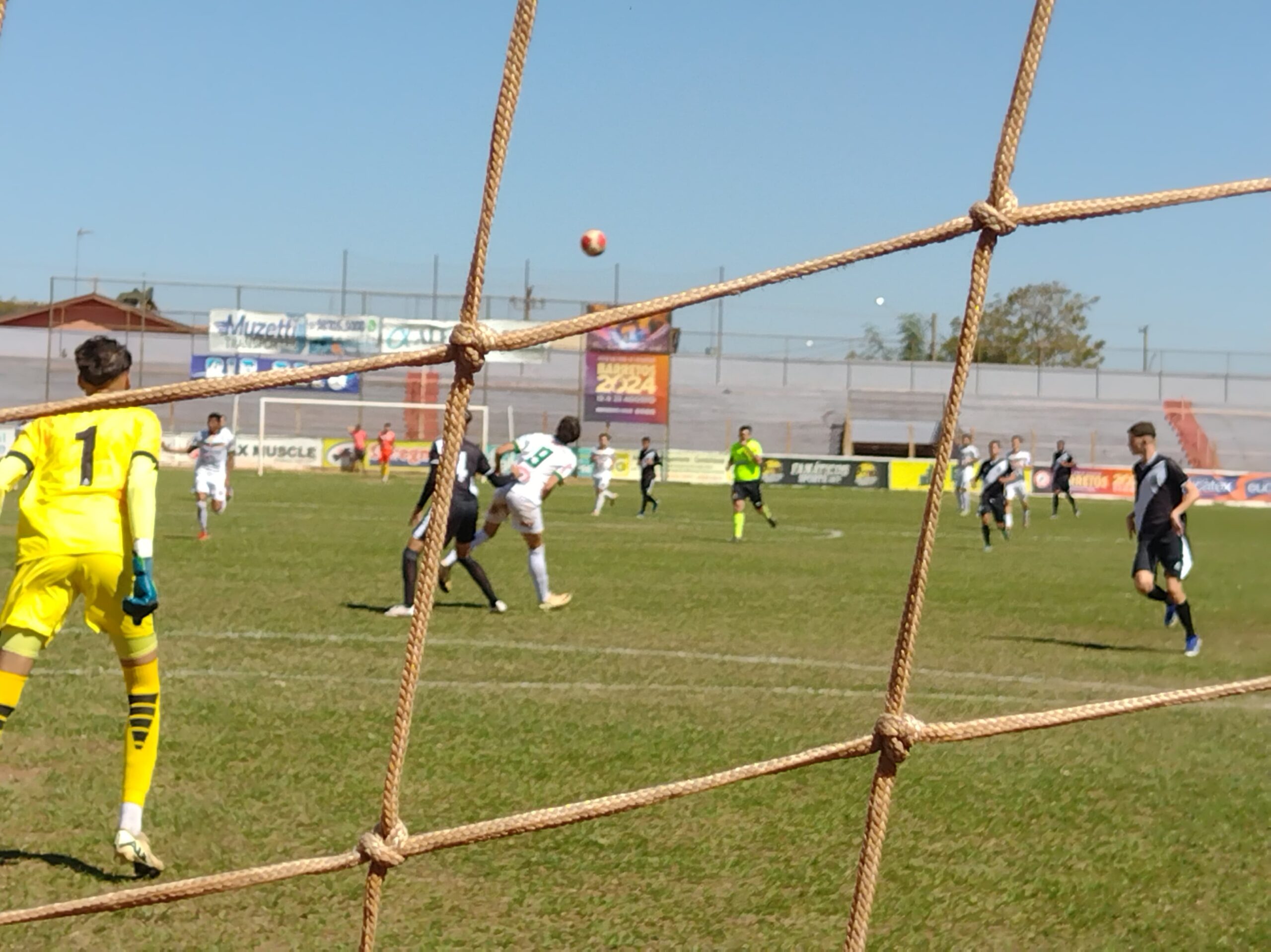 Tourinho vence Ponte Preta e ainda sonha com classificação