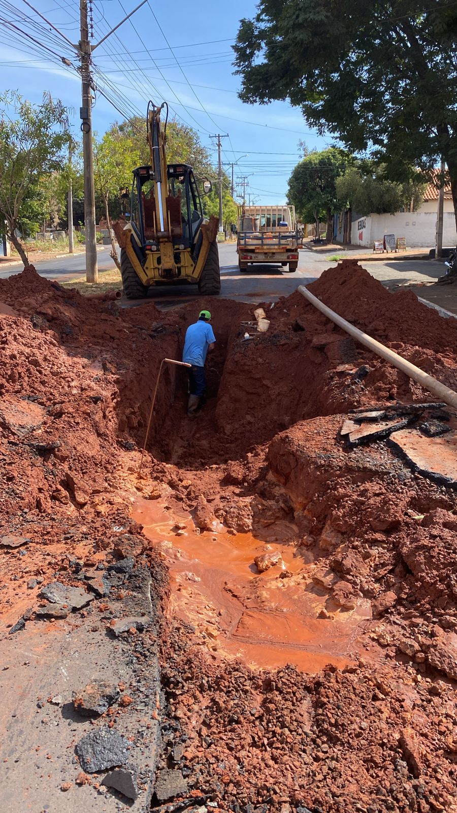 SAAE realiza reparos em rede de água