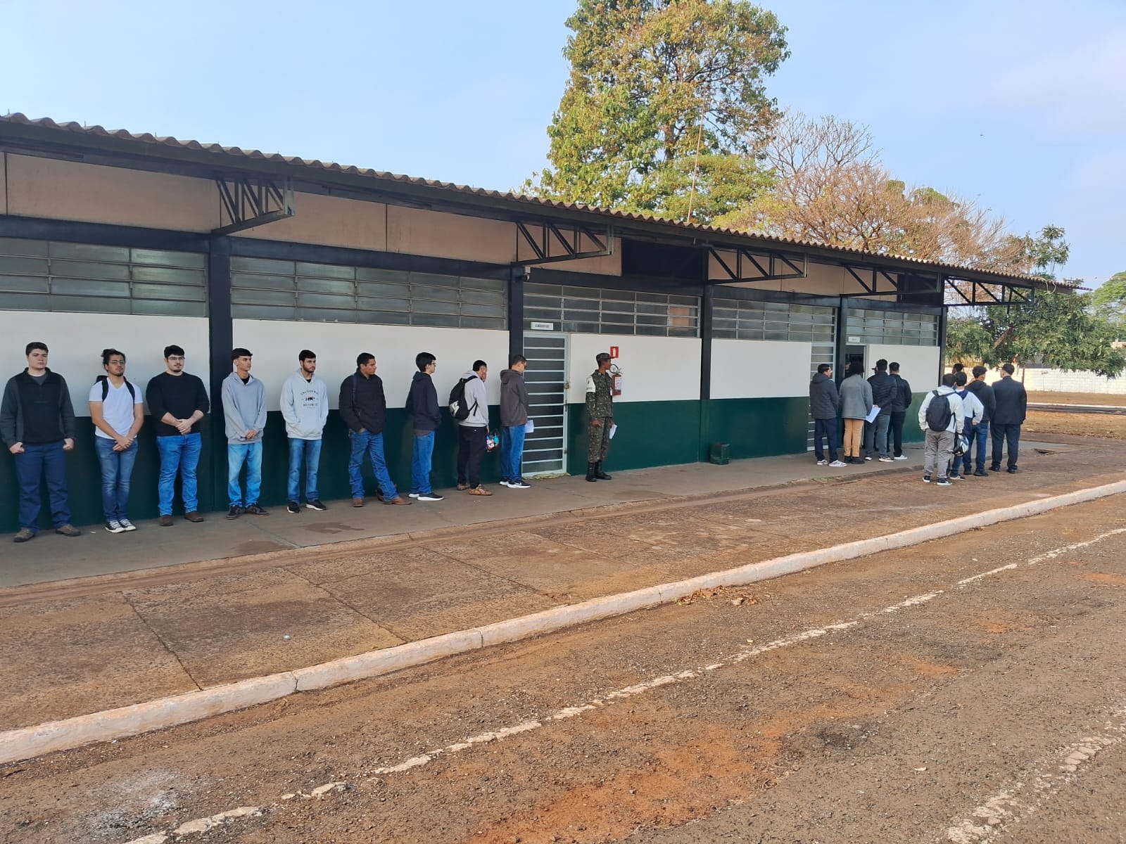 Jovens passam por seleção geral do Serviço Militar