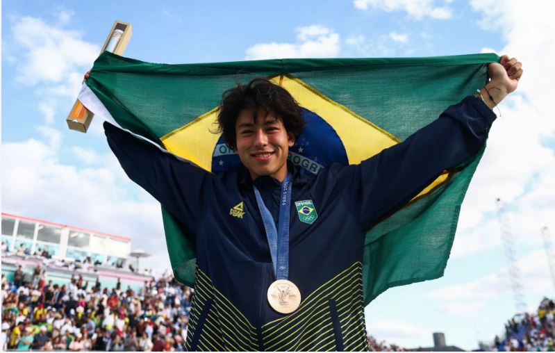 Augusto Akio conquista o bronze do skate park em Paris 2024