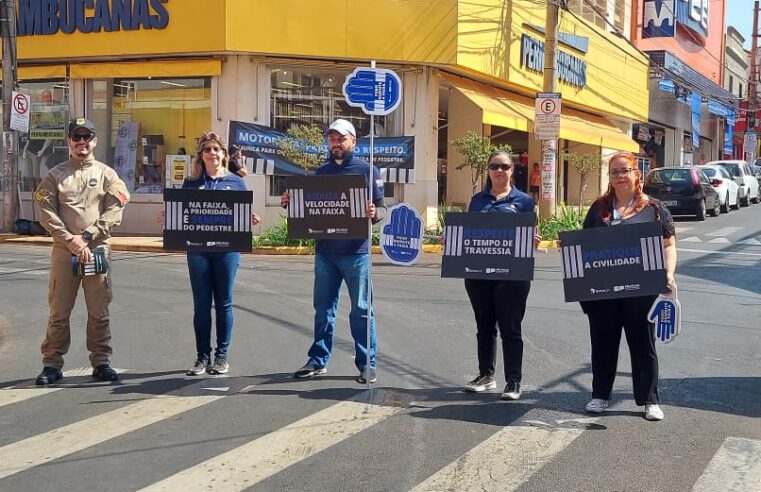 Ação no centro orienta população no Dia do Pedestre do Pedestre