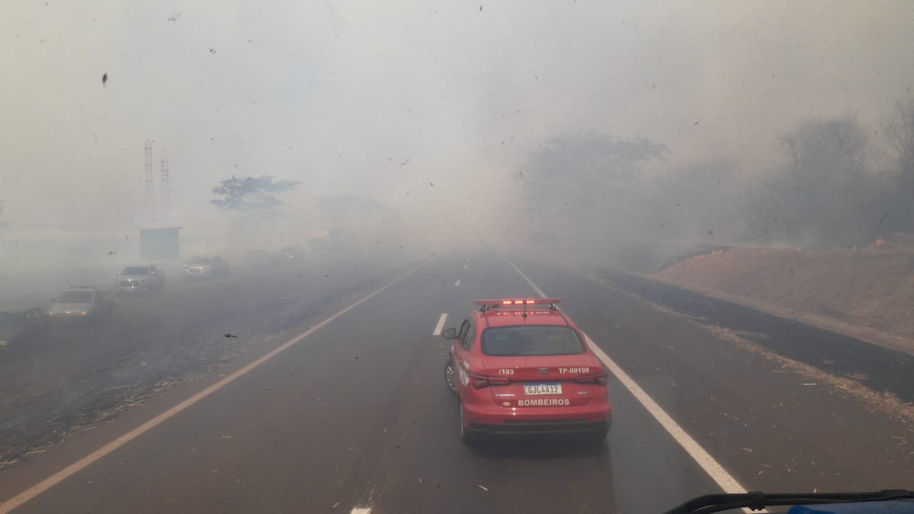 Governo de SP cria gabinete de crise para ações contra grandes incêndios no interior