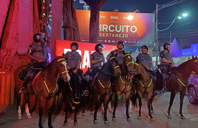 Cavalaria de Barretos  atua na segurança da Festa do Peão