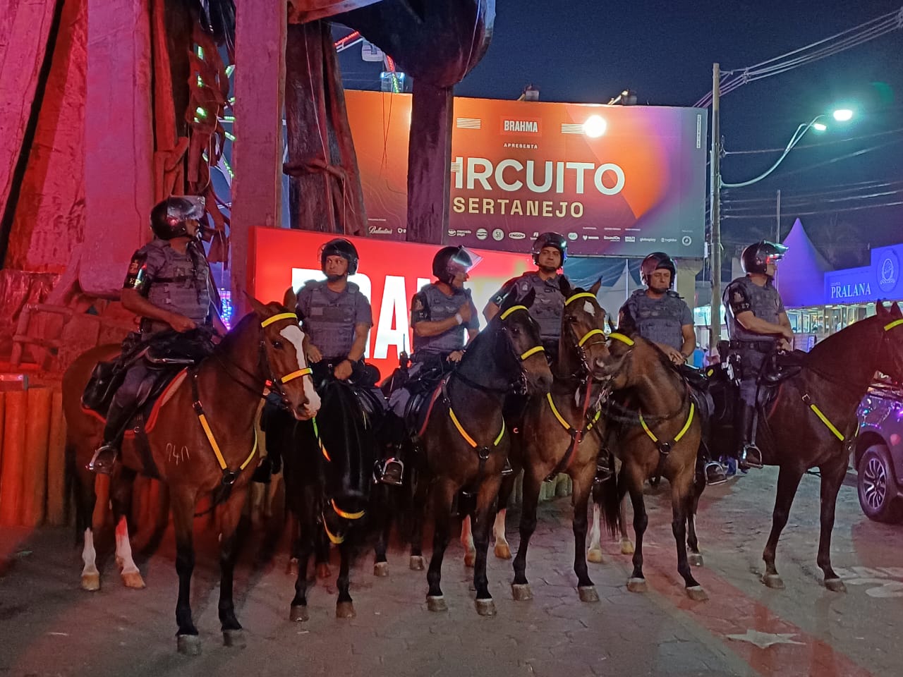 Cavalaria de Barretos  atua na segurança da Festa do Peão