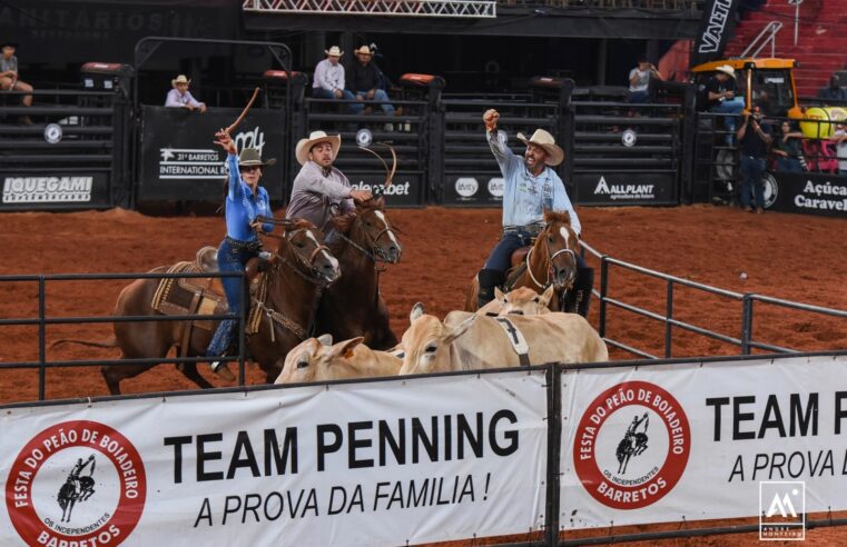 Trios conquistam vagas na primeira semifinal do Team Penning no Internacional