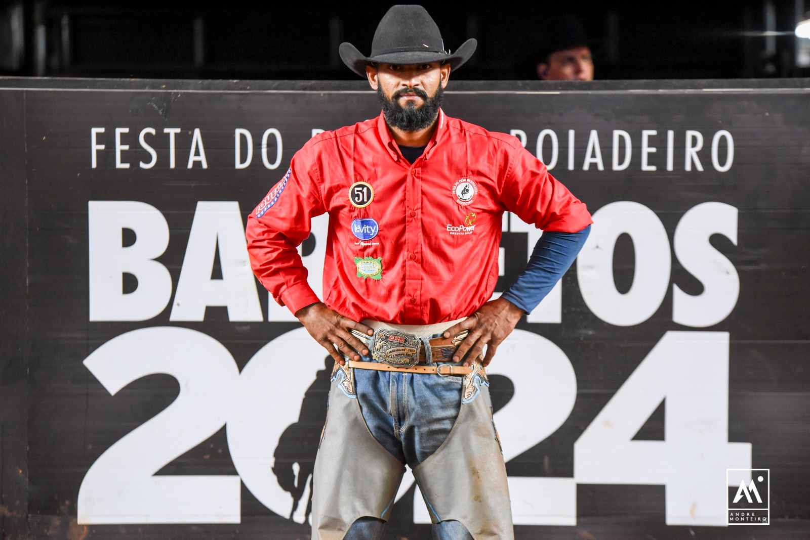 Mato-grossense de Vila Rica vence terceiro  round do rodeio em touros do internacional  