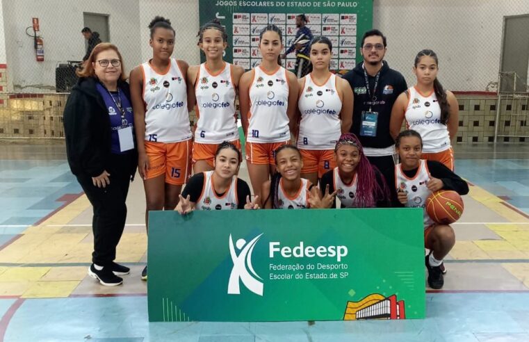 Equipe Sub-13 da APAB/Colégio FEB conquista medalha de prata nos Jogos Escolares