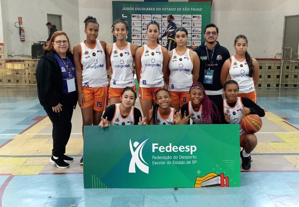 Equipe Sub-13 da APAB/Colégio FEB conquista medalha de prata nos Jogos Escolares