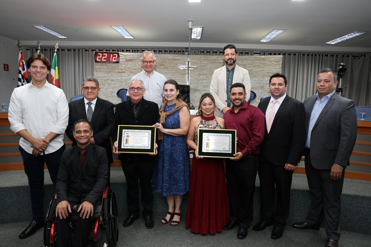 Dr. Fauzi Hamuche e Melina Takahashi, do North Shopping Barretos, são homenageados pela Câmara de Barretos