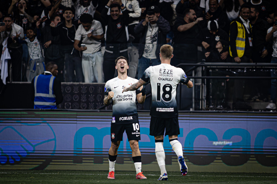 Sul-Americana: Corinthians supera Bragantino com três pênaltis defendidos pelo goleiro Hugo Souza