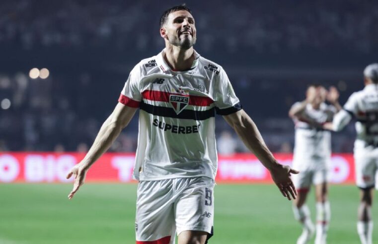 São Paulo classifica com gols de Bobadilla e Calleri na Libertadores