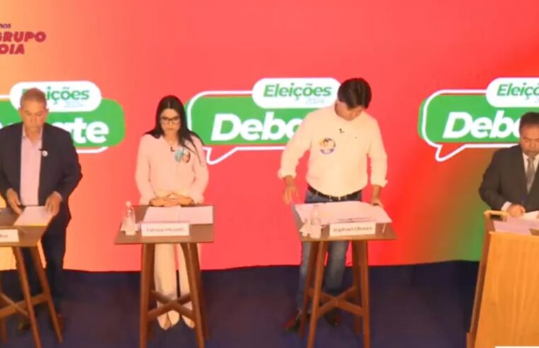 Candidatos participam de debate no Grupo Monteiro de Barros