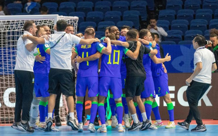 Brasil e Argetina decidem neste domingo a Copa do Mundo de Futsal