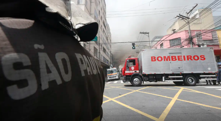 Incêndio atinge Shopping 25 de Março, em São Paulo