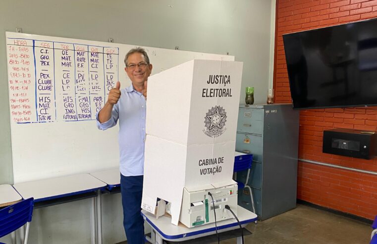 Candidato Odair Silva vota no Antônio Olympio