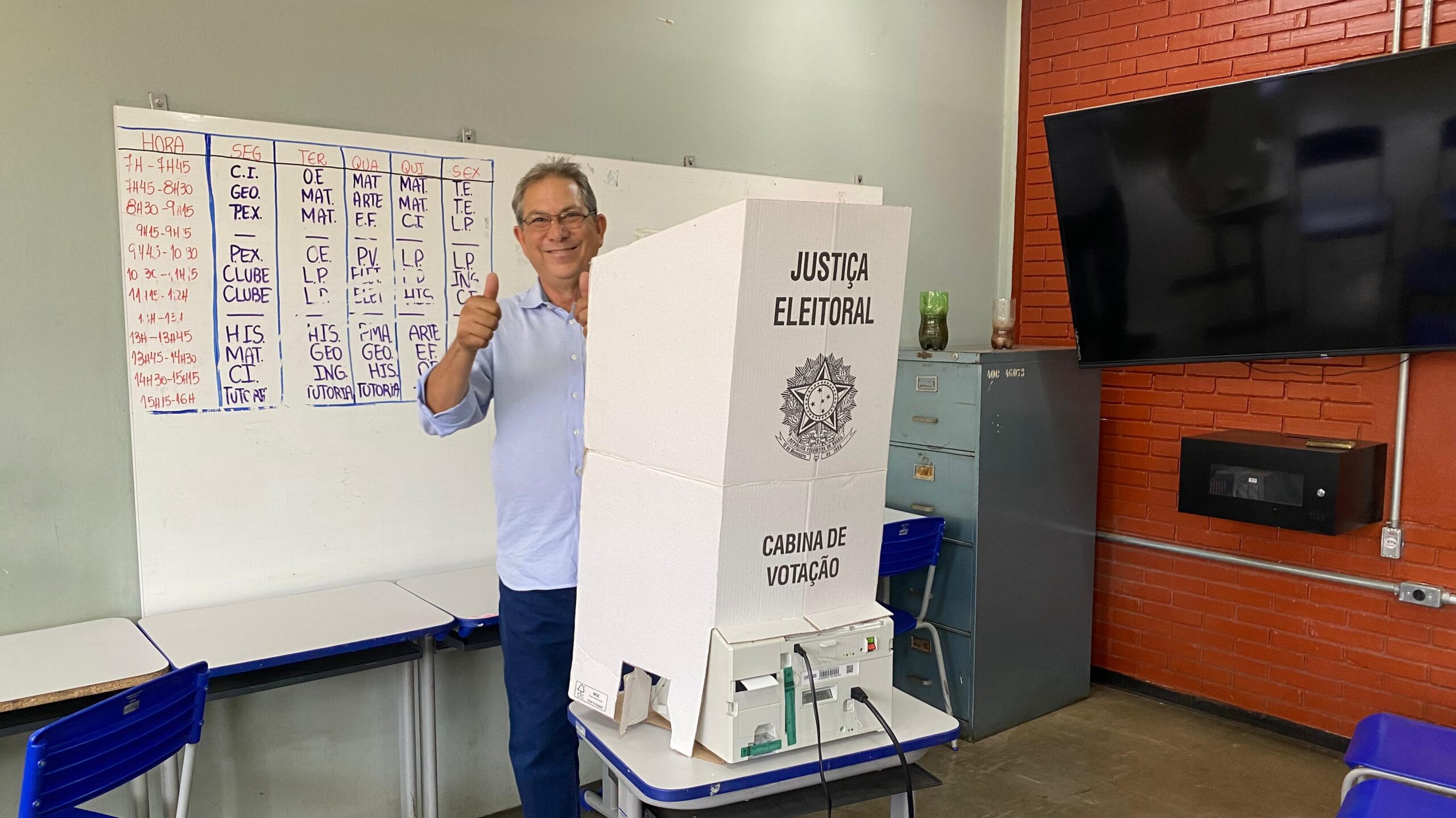 Candidato Odair Silva vota no Antônio Olympio