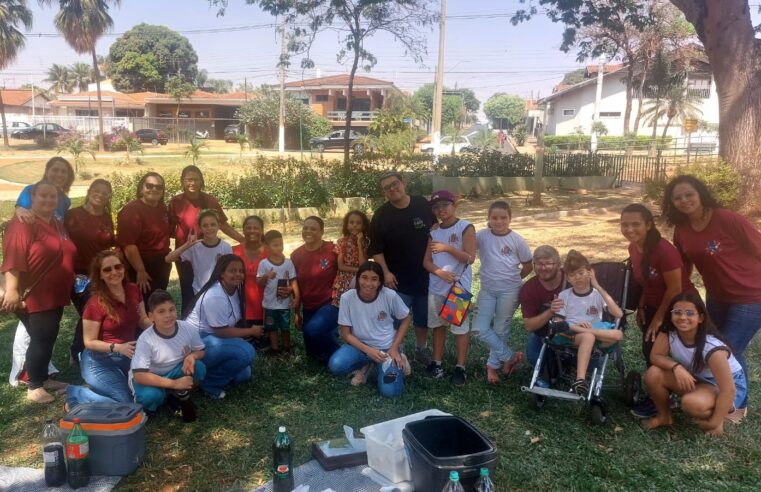 Piquenique celebra dias do Surdo e do Tradutor e Intérprete de Libras, na Praça da Primavera